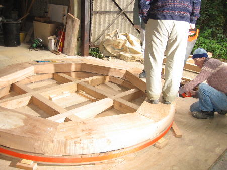 The joins are positioned over the centre of the underneath felloe