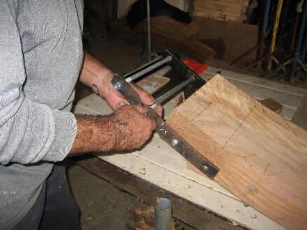 Curved iron plates are let in - Photo : Gordon King