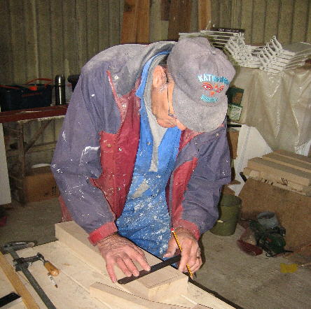Danny marking out teeth to be cut from the hornbeam - Photo : Gordon King