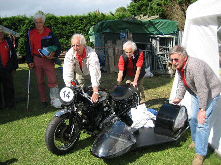 Historic road racing series Vincent, 1300cc,   - Photo : Gordon King