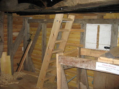 Steps and ladder rungs on end wall to bin floor