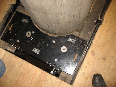 Adjustable wear plate to Post 